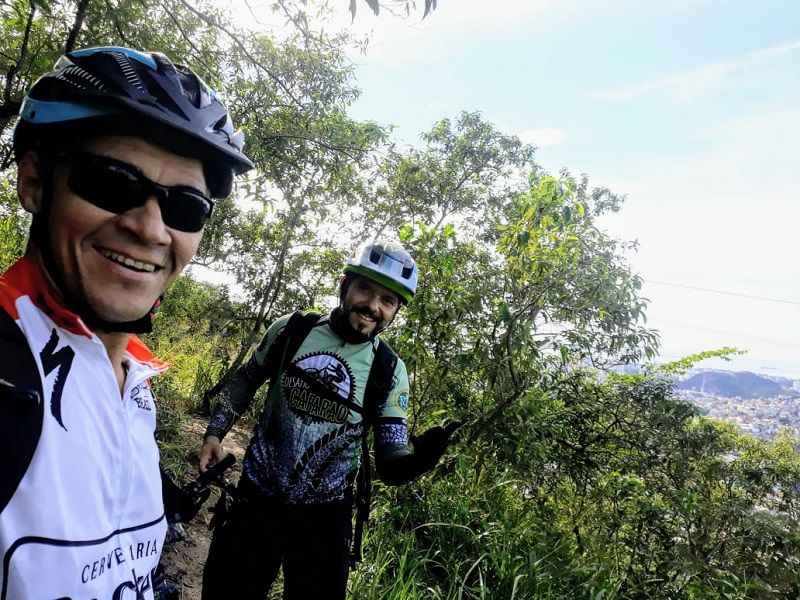 Pedro Paulo Alves e Cláudio Barros em uma trilha (Foto: Reprodução/Arquivo Pessoal)