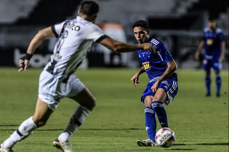 Ponte Preta venceu o Cruzeiro de virada (Foto: Gustavo Aleixo/ Cruzeiro/ Divulgação)