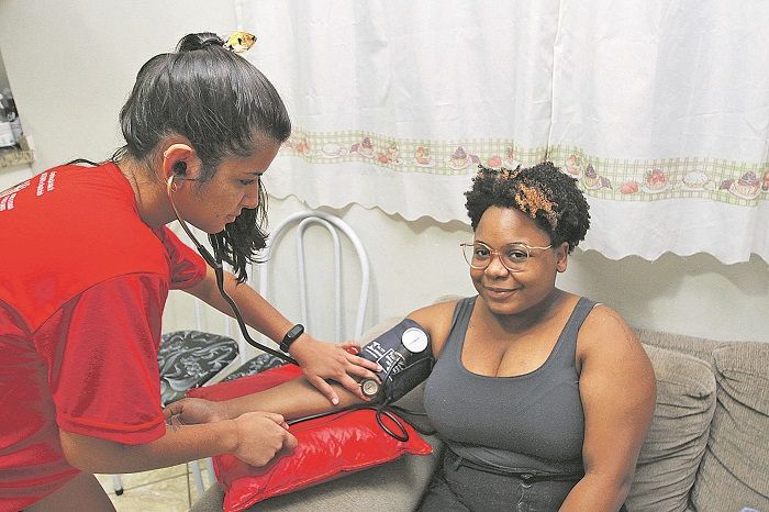 A estudante de Enfermagem Sara Líbina Cruzio Nascimento, de 25 anos, descobriu que é hipertensa (Foto: Kadidja Fernandes/AT)