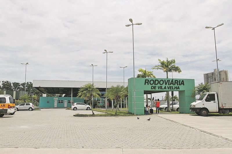 O Terminal Rodoviário de Vila Velha recebe passageiros de outros Estados e não conta com barreira sanitária (Foto: Fábio Nunes/ AT)