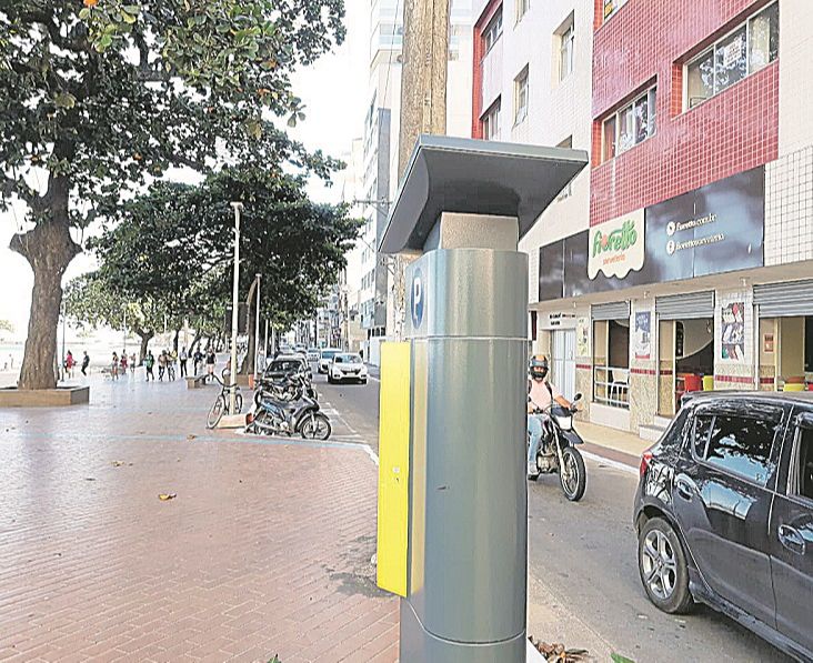 Equipamentos para pagar o estacionamento rotativo já estão instalados (Foto: Roberta Bourguignon)