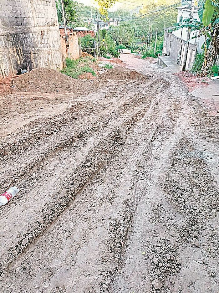 Rua sem asfalto em Parque Residencial Tubarão (Foto: Marcos Oliveira)