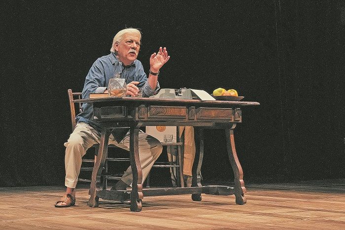 O espetáculo gratuito “Rubem Braga – A Vida em Voz Alta” será na sexta (Foto: Divulgação)