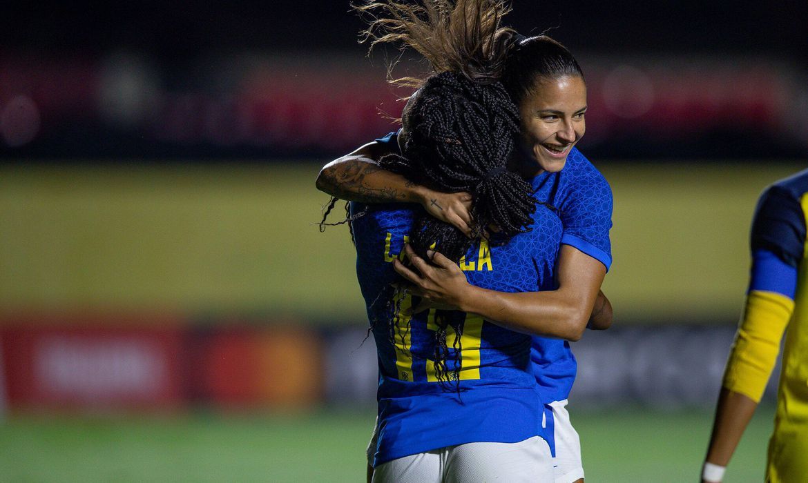 Jogadoras comemoram goleada (Foto: Mariana Sá/ CBF)