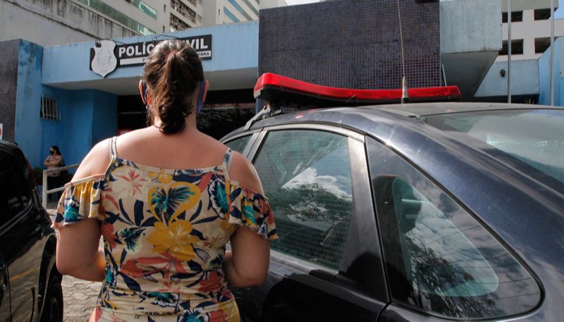 Servente registrou o caso na delegacia após o crime (Foto: Fábio Nunes / AT)