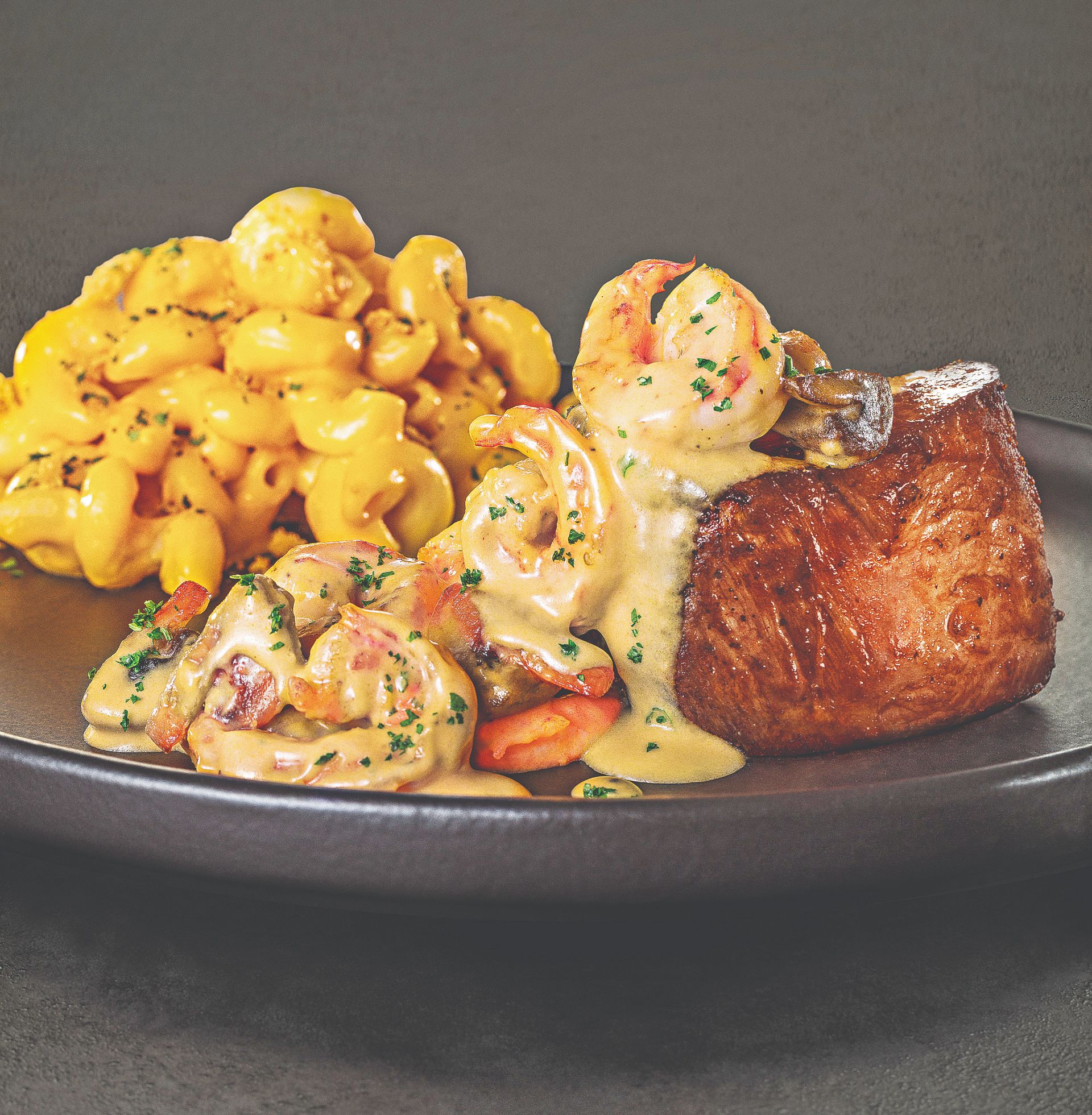 Steak de filé mignon com camarões do Outback. (Foto: Bruno Marçal/Divulgação)