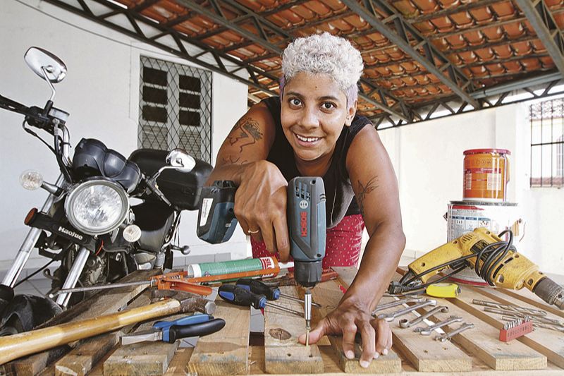Thie Patrocínio é “marida de aluguel” e atende apenas mulheres (Foto: Beto Morais / AT)