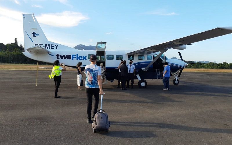 O primeiro voo comercial vindo de Belo Horizonte pousou no aeroporto de Guarapari na tarde desta quinta-feira (17) (Foto: Roberta Bourguignon)