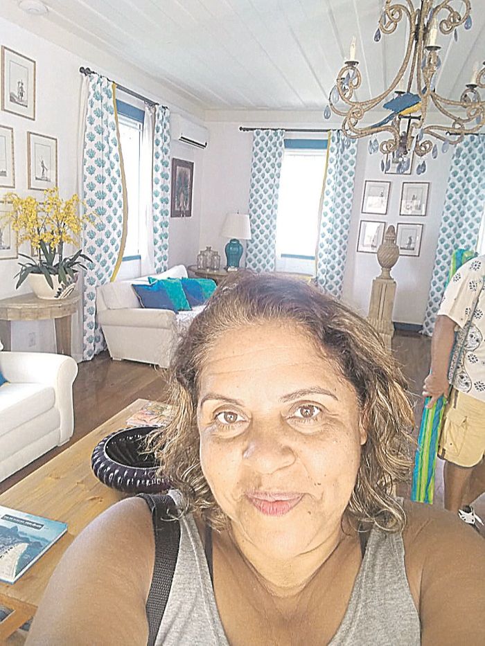 Vânia Venâncio, de 50 anos, já notou que os produtos masculinos são mais em conta que aqueles voltados para as mulheres. (Foto: Acervo pessoal)
