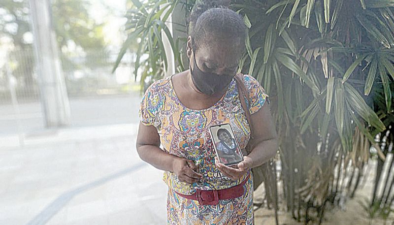 Zilma Assis veio do Rio de Janeiro para liberar o corpo da filha, Ingrid (Foto: Kananda Natiely / AT)