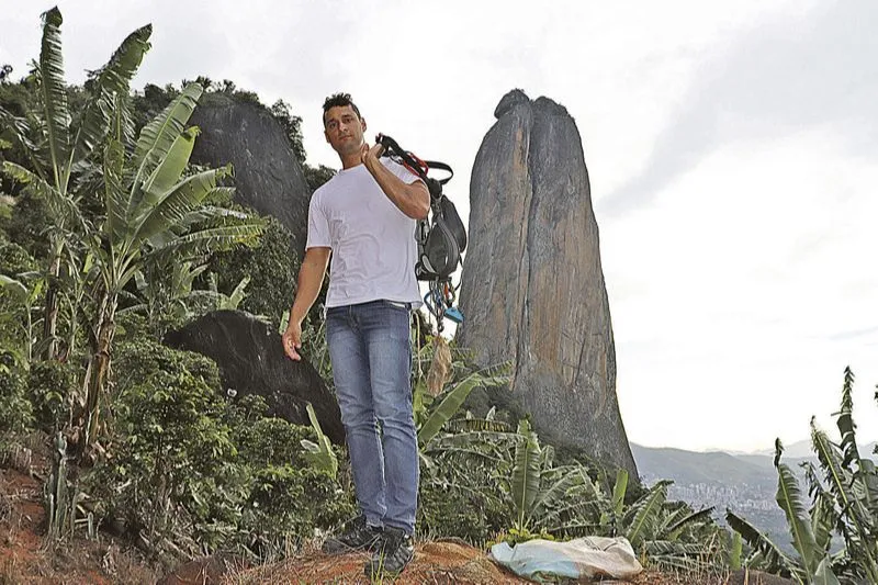 Imagem ilustrativa da imagem Escada no Pico do Itabira vira polêmica em Cachoeiro