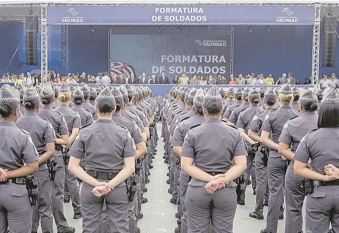 Imagem ilustrativa da imagem Mais de 6 mil vagas para ser policial e ganhar até 23 mil
