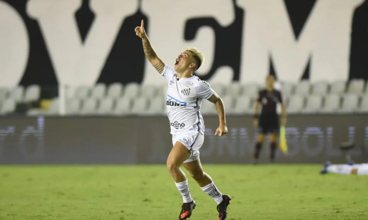 Soteldo comemora gol na vitória do Santos contra o Boca