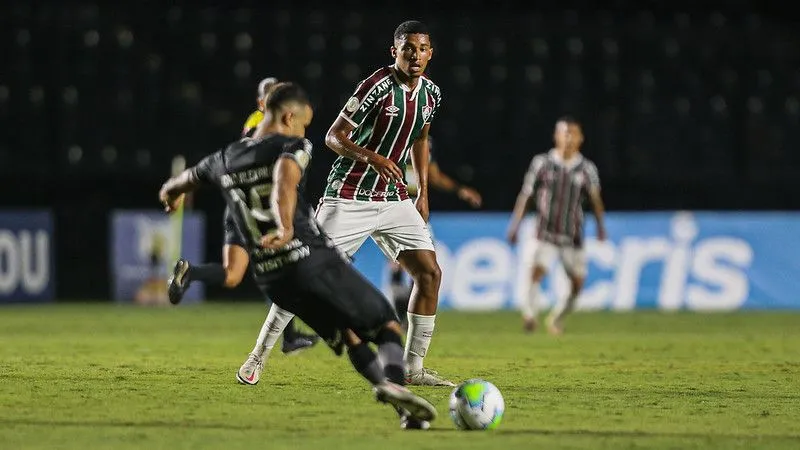 Imagem ilustrativa da imagem Fluminense vence Botafogo, se aproxima do G6 e deixa rival mais perto do descenso