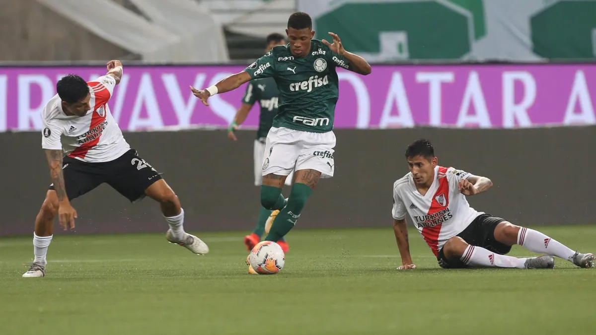 Imagem ilustrativa da imagem Palmeiras perde para o River Plate, leva sufoco, mas vai à final da Libertadores