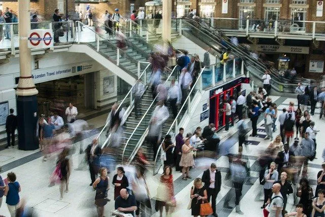 Imagem ilustrativa da imagem Shoppings reabrem em São Paulo com filas para celular e café