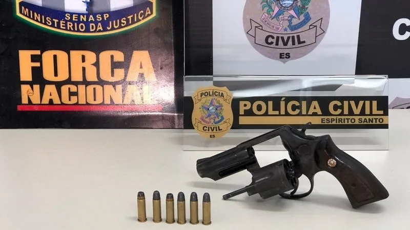 Imagem ilustrativa da imagem Polícia prende acusado de guardar armas para o tráfico