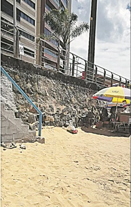 Imagem ilustrativa da imagem Sujeira acumulada em praia