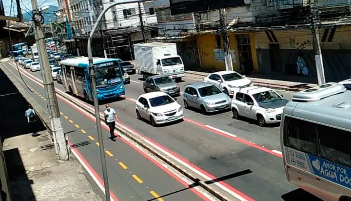 Imagem ilustrativa da imagem Protesto dos rodoviários: trânsito complicado no Centro de Vitória