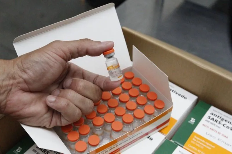 Imagem ilustrativa da imagem Butantan libera 900 mil vacinas para que Ministério da Saúde distribua aos estados