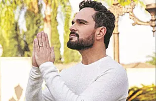 Imagem ilustrativa da imagem “Haja Luz” é a nova canção do cantor Luciano Camargo