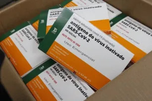 Imagem ilustrativa da imagem Demissão para quem furar fila ou desviar vacinas no Estado