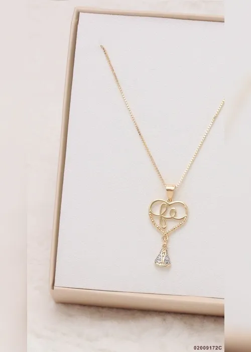 
          Imagem ilustrativa da imagem Acessórios religiosos expressam fé e viram tendência na moda
          