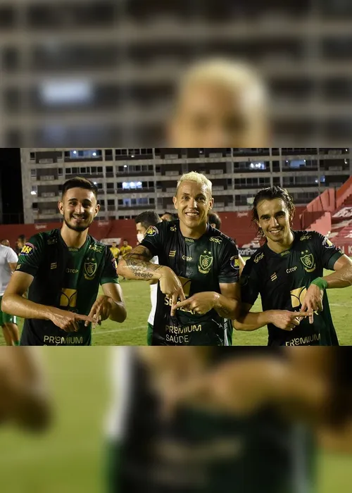 Imagem ilustrativa da imagem América-MG celebra volta à Série A após empate com Náutico