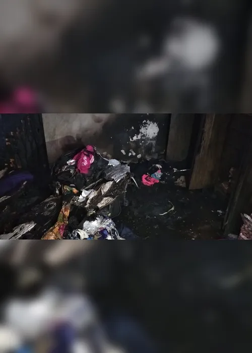 
          Imagem ilustrativa da imagem Celular explode e causa incêndio em casa em Viana
          