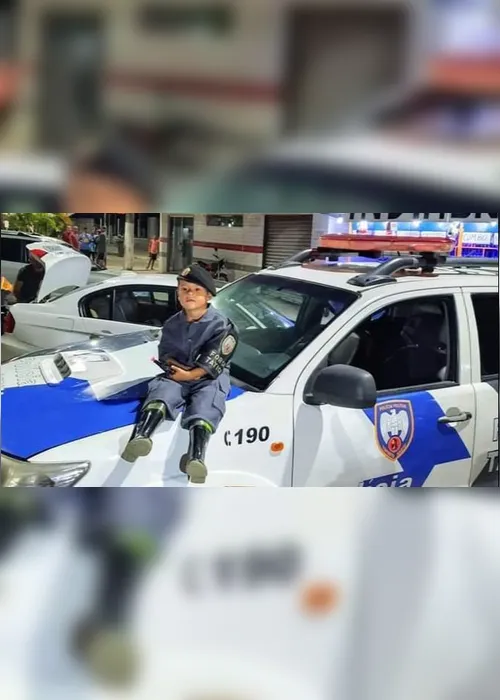 Imagem ilustrativa da imagem Menino ganha aniversário com tema de polícia