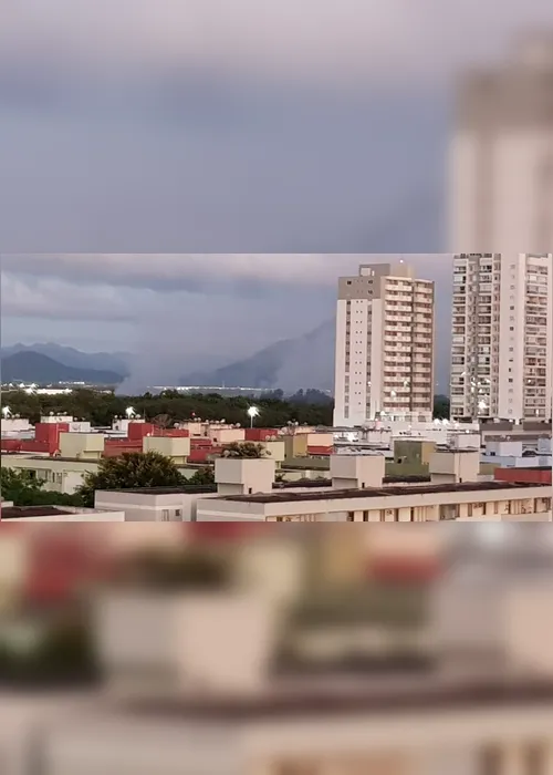 
          Imagem ilustrativa da imagem Incêndio atinge mata do aeroporto e fumaça cobre bairro de Vitória
          