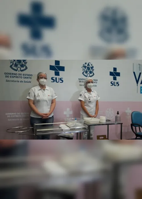 Imagem ilustrativa da imagem "Chegou a solução", comemora a primeira a ser vacinada no Estado