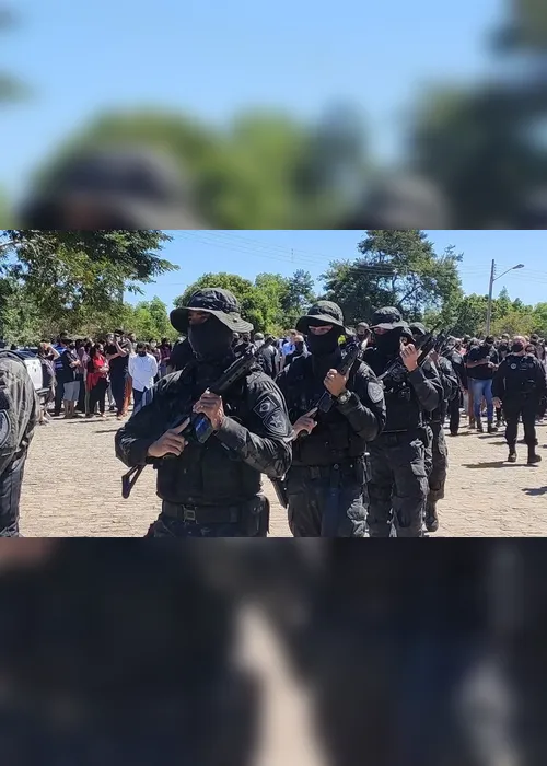 
          Imagem ilustrativa da imagem Homenagens e comoção no enterro de inspetor penitenciário morto em assalto
          