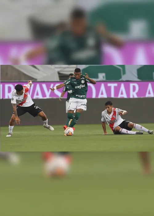 Imagem ilustrativa da imagem Palmeiras perde para o River Plate, leva sufoco, mas vai à final da Libertadores