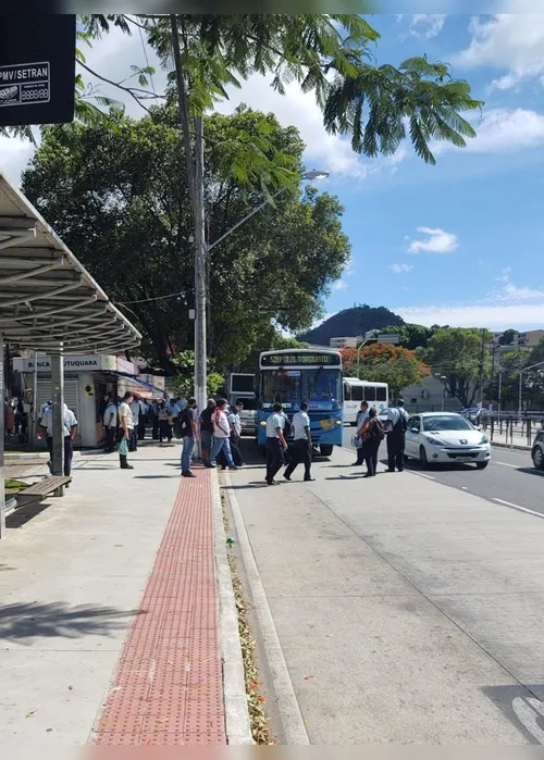
          Imagem ilustrativa da imagem Ônibus circulam normalmente nesta terça, mas rodoviários fazem manifestação
          
