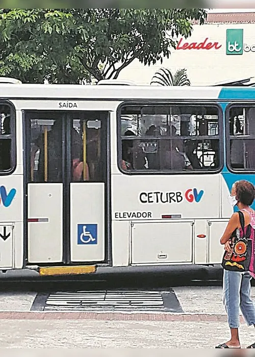 
          Imagem ilustrativa da imagem Assaltos a veículos e ônibus
          