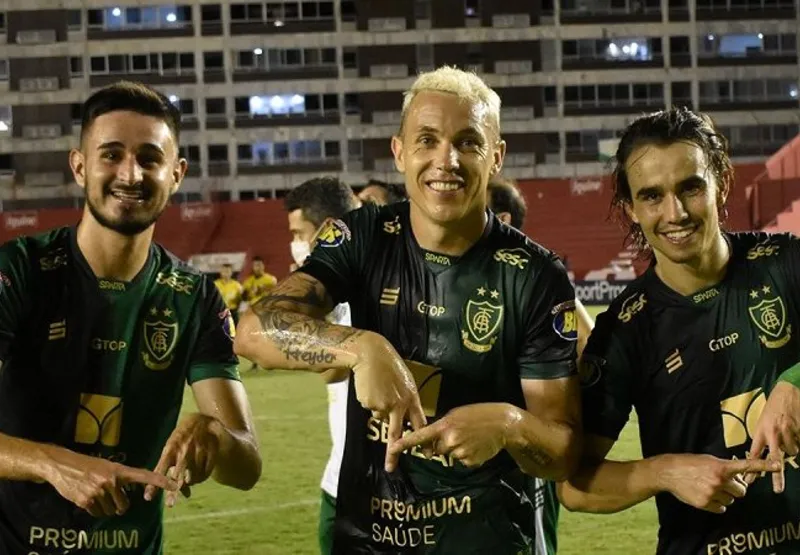 
América-MG celebra volta à Série A após empate com Náutico empate com Náutico