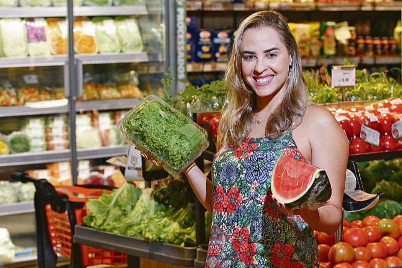 Layssa Degli Esposti tem disciplina ao selecionar os alimentos. (Foto: Beto Morais)