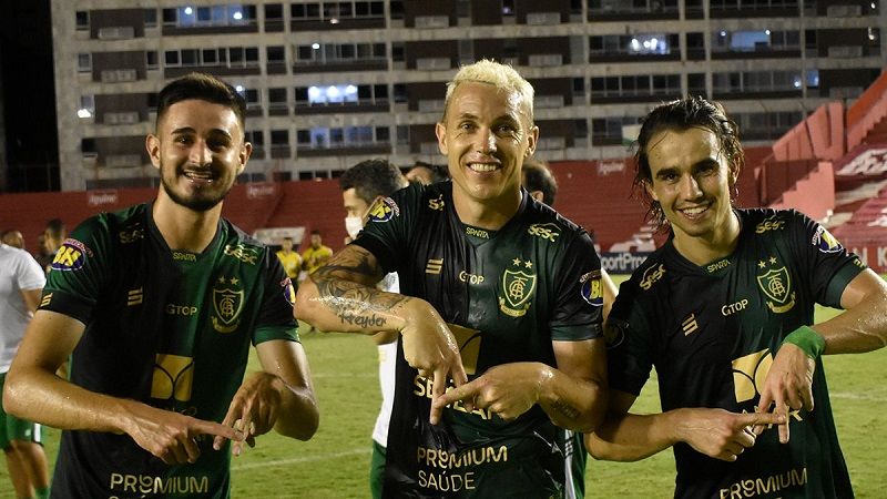 América-MG celebra volta à Série A após empate com Náutico (Foto: Divulgação Twitter @americamg)