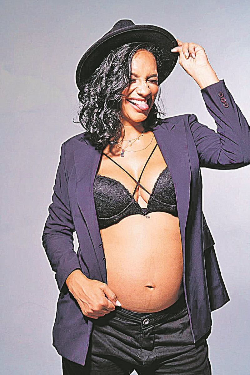 A fotógrafa Julia Gabriela, 37, não deixou de lado os cuidados com a beleza. (Foto: Divulgação)