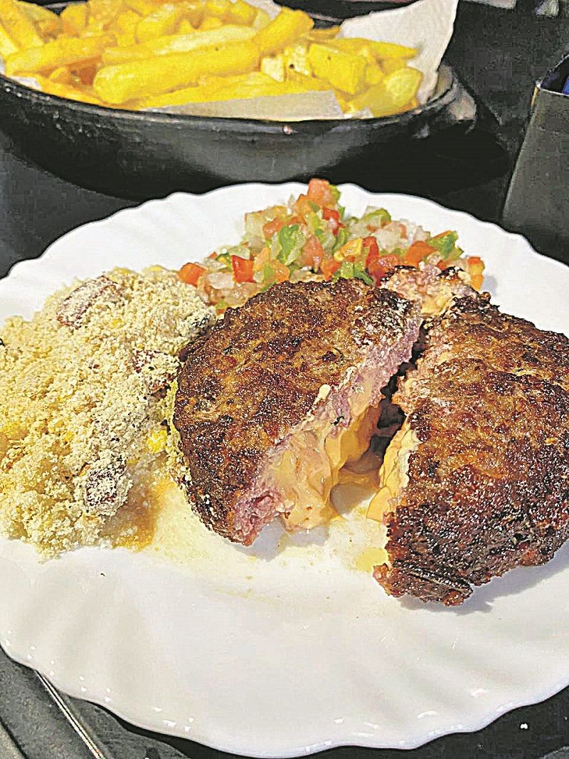 O Beach Beer Petiscaria, na Praia do Morro, conta com porções a partir de R$ 10,00 (Foto: Divulgação)