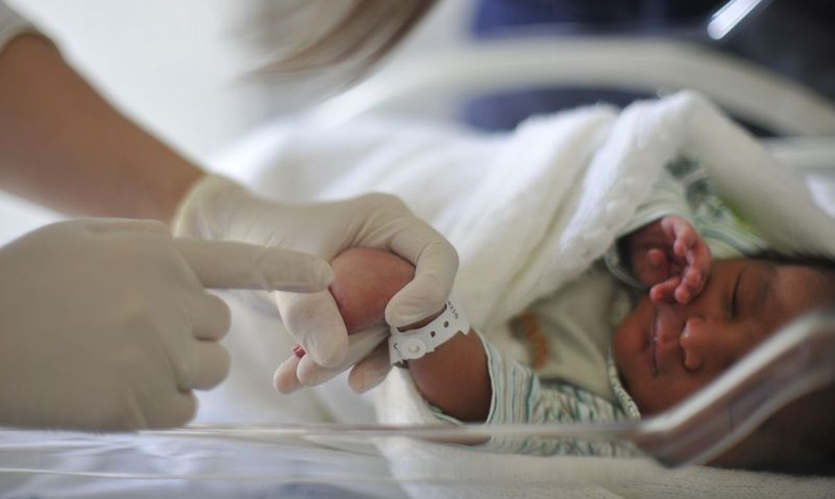 Outros estados e municípios disponibilizaram 56 leitos de UTI para receber os recém-nascidos. Cinco ainda precisam de vaga. (Foto: Marcello Casal/Agência Brasil)