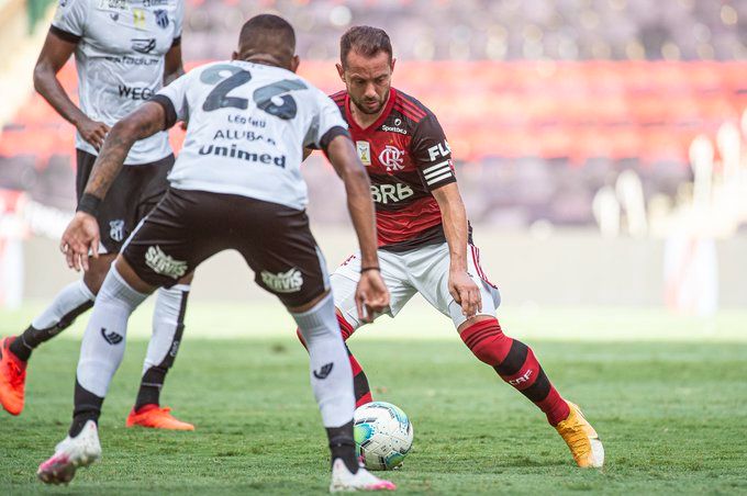 Éverton Ribeiro em jogada contra o Ceará (Foto: Divulgação / Flamengo)