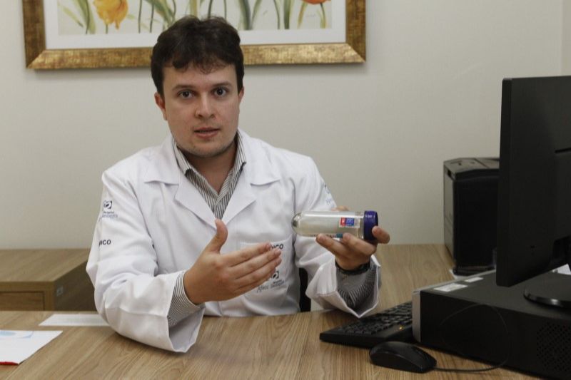 O urologista Thales Mendes diz que o novo procedimento promove maior qualidade de vida para o paciente. (Foto: Leone Iglesias)