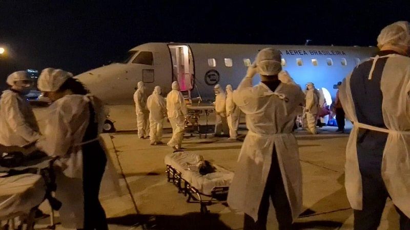 Os pacientes vieram para o Estado em um voo vindo da capital do Amazonas e foram levados de ambulância para o Hospital Jayme dos Santos Neves, na Serra (Foto: Divulgação/ Sesa)