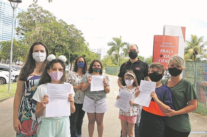 Crianças mandaram cartas ao prefeito pedindo praças (Foto: Acervo/AT)