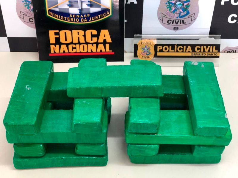 Drogas estavam escondidas em um freezer (Foto: Sicoi/Ascom /PCES)