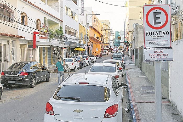 Estacionamento em Campo Grande, Cariacica: parquímetro e sinalização (Foto: Leone Iglesias - 24/04/2019)