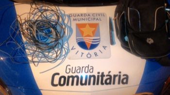Guarda Municipal apreendeu fios de cobre com os imigrantes (Foto: Divulgação/ GMV)
