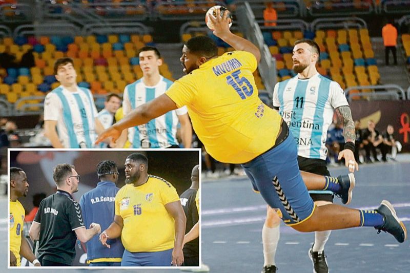 Gauthier Mvumbi em duelo contra os argentinos: pivô do Congo marcou quatro gols, mas não evitou a derrota (Foto: EPA/ Divulgação)